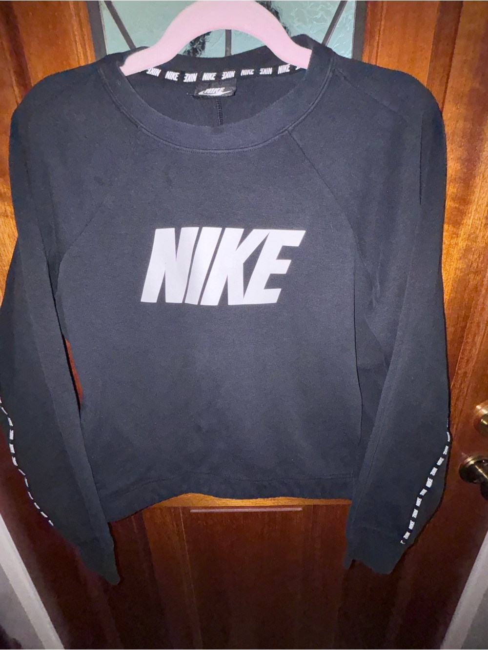 Nike Women's Black Logo Crewneck Sweatshirt Size Medium